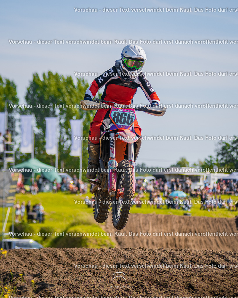 09_20_LM_Schenkenhorst-8668 | Sportfotografin aus Berlin-Brandenburg mit Fokus auf Motocross. Ich halte deine sportliche Leistung und echte Emotionen auf und neben der Strecke professionell fest. Entdecke die Fotos von deinem Rennen und bestelle sie direkt hier im Shop.