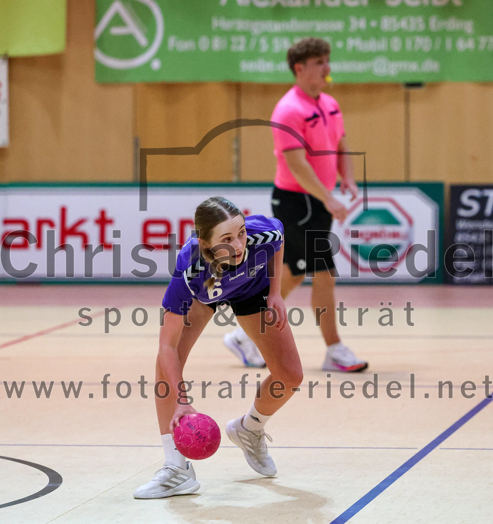 2022-11-19_075_SpVgg_Altenerding_gegen_HC_Donau-Paar | Erding, Deutschland, 19.11.2022:
Handball, Bezirksoberliga Frauen Altbayern 2022 / 2023, 5. Spieltag, SpVgg Altenerding gegen HC Donau/Paar, Endergebnis: 22:33

Marlene Mittermeier (SpVgg Altenerding, #6)

Foto: Christian Riedel / fotografie-riedel.net