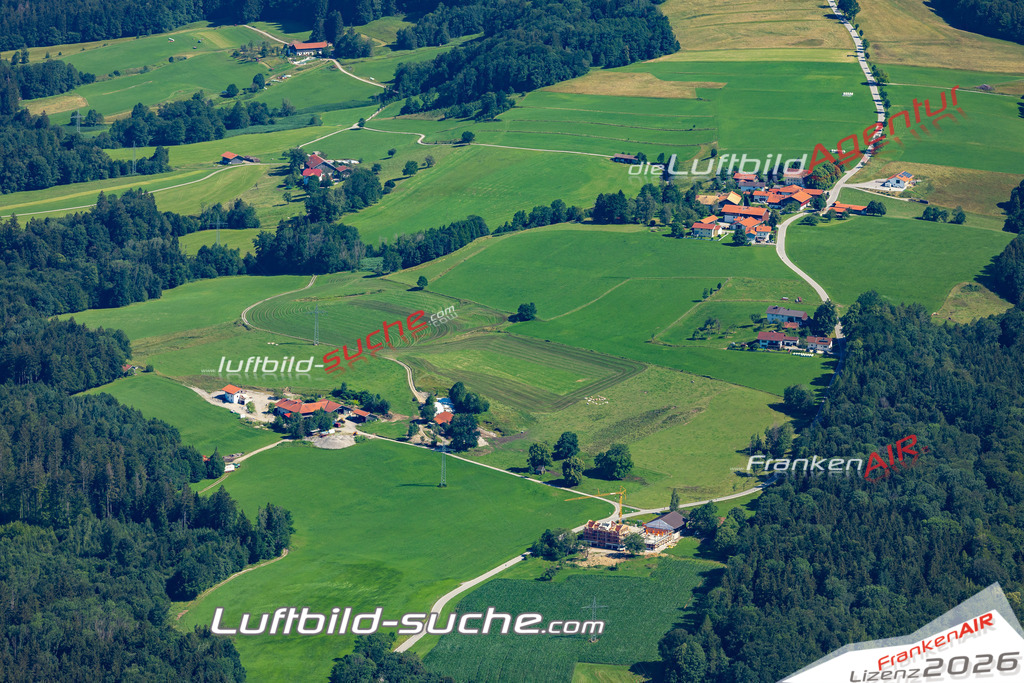 Aktuelles Luftbild von  Traunstein - Die Luftaufnahme wurde 2022 mittels UL-Flugzeug erstellt ( keine Drohne ) - hochauflösende Kamera-Systeme von  Canon -Beste Qualität - Für grossformatige Ausdrucke geeignet. Die Geschenkidee !