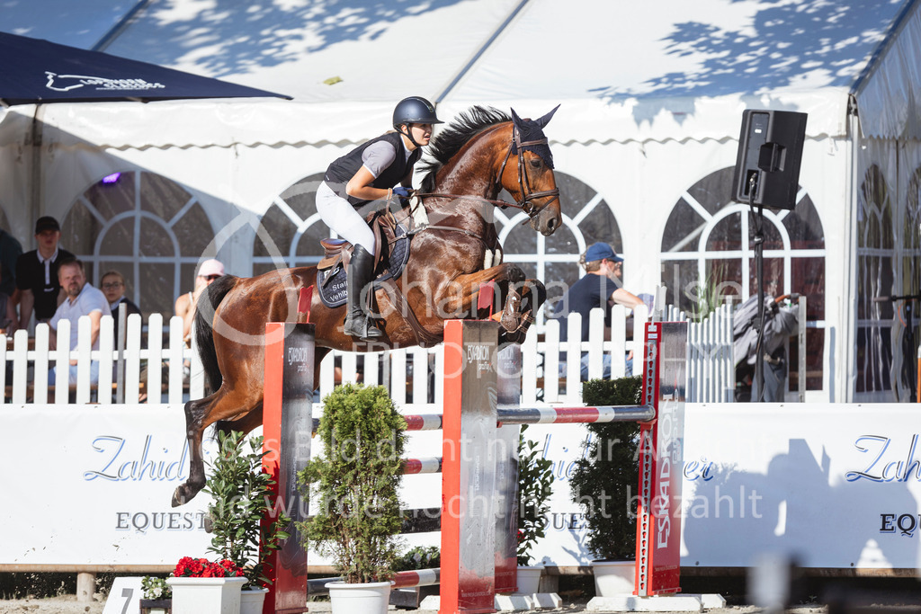 240711_BHO_M1-Spr-1-601 | Deine schönsten Turniermomente als professionelle Fotos! Entdecke hochwertige Pferdesport-Fotografie im Online-Shop. Jetzt Fotos finden & bestellen!