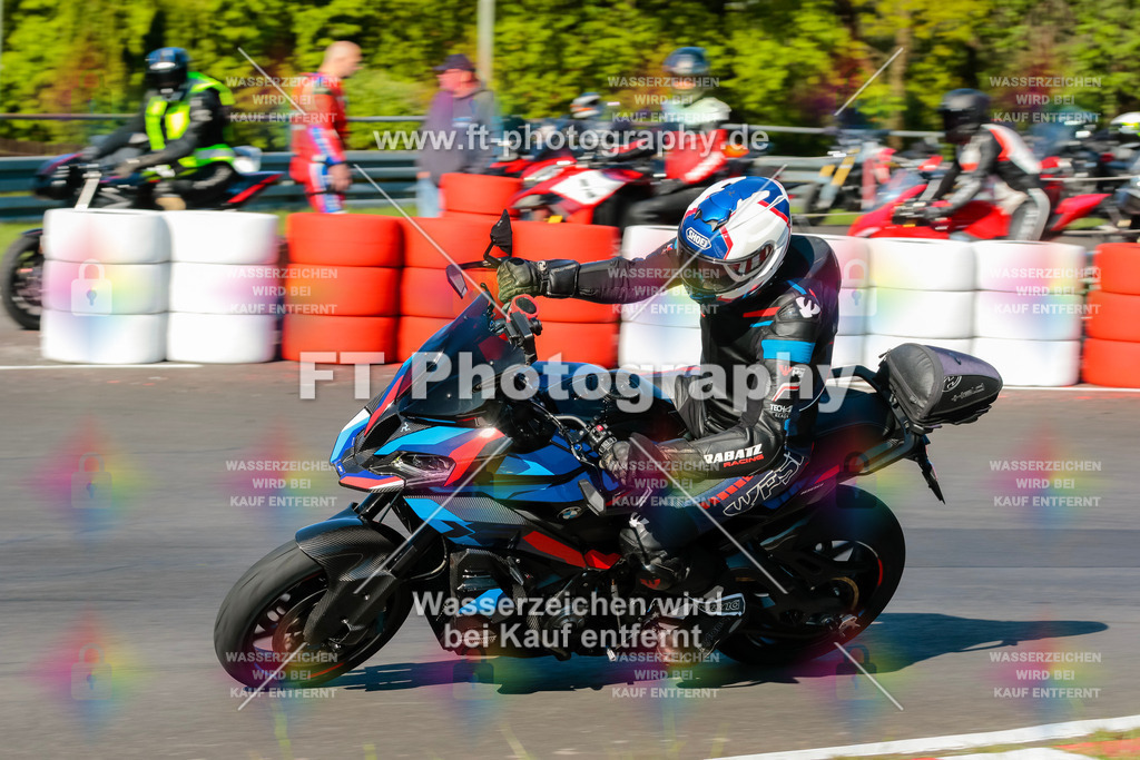 Moto-TeamOBK-21140 | Hier findet Ihr Bilder von Touristenfahrten auf der Nürburgring Nordschleife oder von anderen Veranstaltungen die ich besucht habe. Viel Spass beim Durch Schauen 