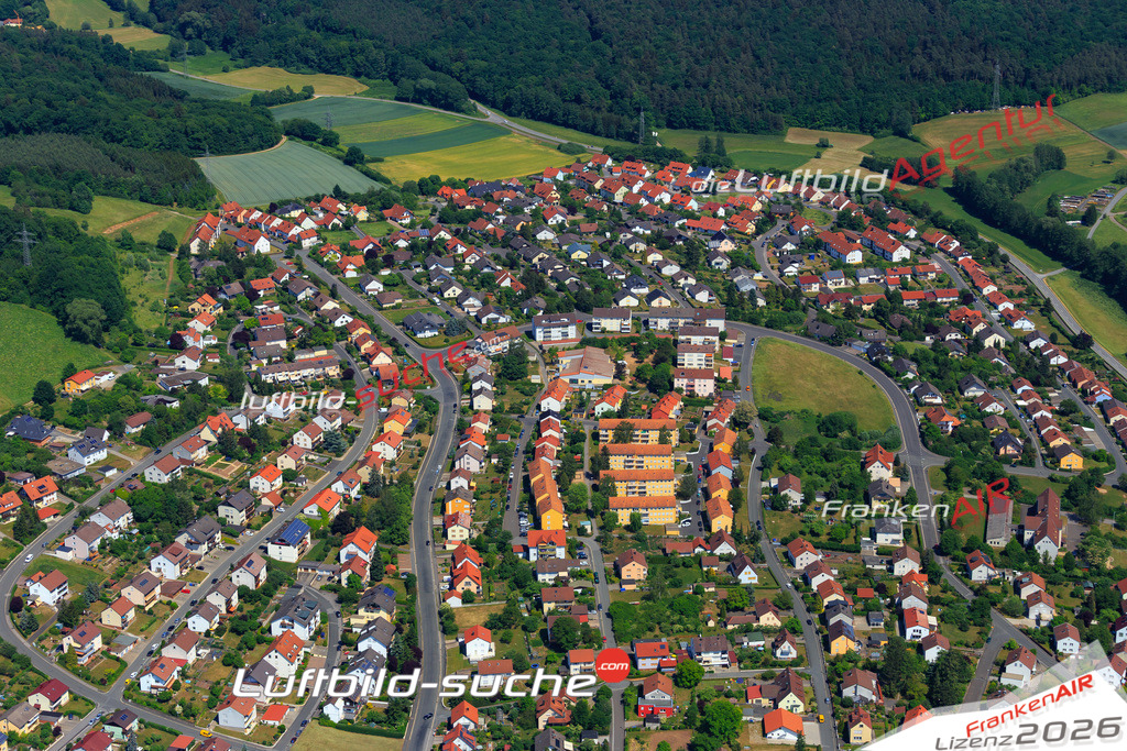 Die Luftaufnahme Kapellenstegweg - Ebern wurde vom UL-Flugzeug (keine Drohne) aus fotografiert.Hohe Druck- Auflösung-die Geschenkidee!