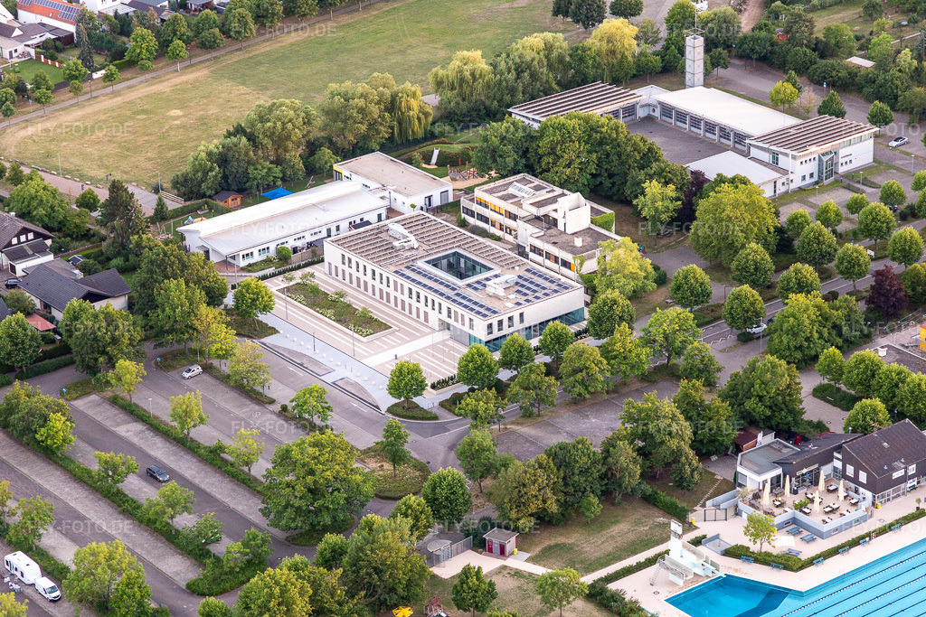 Luftbild: Verbandsgemeinde Offenbach an der Queich in Offenbach an der Queich im Bundesland Rheinland-Pfalz in Deutschland. Foto: IMG_133595.jpg vom 12.07.2022 durch Werner Riehm/FLY-FOTO.deVG Offenbach an der Queich