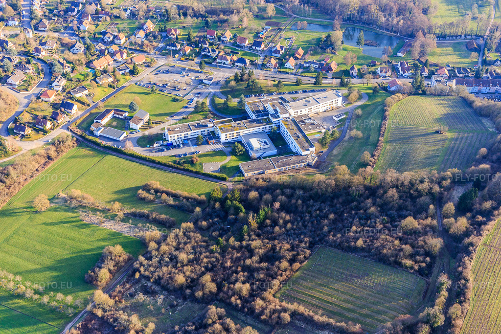 Vue aérienne: Centre Hospitalier de la Lauter - Wissembourg du nord-ouest à Wissembourg dans le département Bas Rhin, France – .Photo: IMG_104935.jpg prise le 21/03/2018 par Werner Riehm/FLY-FOTO.eu – Résolution de l'original: 5472 x 3648 px – Centre Hospitalier - Wissembourg