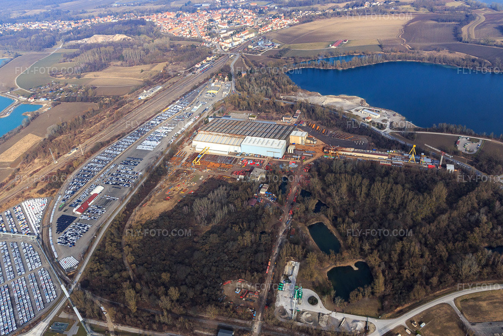 Aerial view: ARCHICUB - Parking area for the import of trucks and cars by Walon in Lauterbourg in the state Bas-Rhin, France. – Photo: IMG_096939.jpg taken on 02/19/2017 by Werner Riehm/FLY-FOTO.com – Resolution of the original: 5135 x 3423 px – Solutions logistiques pour l'industrie: