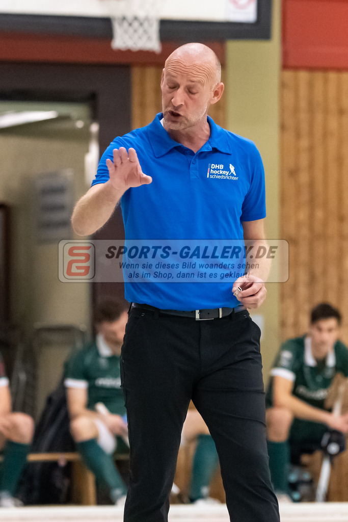 SFE_20240113_0106 | Mülheim, Deutschland, 13.01.2024:  in Aktion waehrend des Spiels der Halle 1. Bundesliga Herren zwischen Uhlenhorst Mülheim vs Rot-Weiss Köln im Sporthalle Lehnerstr. (HTCU) am 13.01.2024 in Mülheim, Deutschland. (Foto von Stephan Fehrmann)

Mülheim, Germany, 13.01.2024:  in action during the game of Halle 1. Bundesliga Herren between Uhlenhorst Mülheim vs Rot-Weiss Köln in Sporthalle Lehnerstr. (HTCU) at 13.01.2024 in Mülheim, Deutschland. (Foto von Stephan Fehrmann)