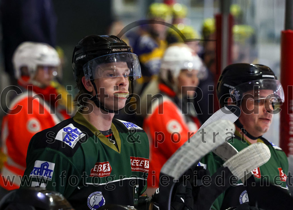 2022-10-30_090_TSV_Erding_gegen_ESC_Riverrats_Geretsried | Erding, Deutschland, 30.10.2022:
Eishockey, Bayernliga 2022 / 2023, 9. Spieltag, TSV Erding gegen ESC Riverrats Geretsried, Endergebnis: 3:5

Ryan Murphy (Erding Gladiators, #51)

Foto: Christian Riedel / fotografie-riedel.net