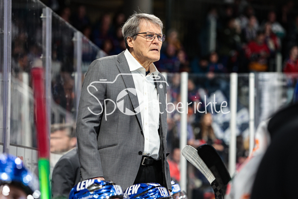 Nuernberg ICE Tigers - Augsburger Panther | AEV Trainer Kai SUIKKANEN in Aktion