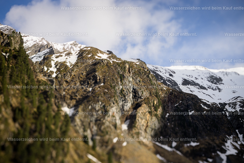 Die uralte Kraft der Berge | Die Botschaft zum Bild lautet: Bade in dieser uralten Kraft, die dich unterstützt, stabilisiert. Schon immer strahlen Berge eine magische Energie aus. Lass zu, dass diese Kraft dich unterstützt, die Dimension zu wechseln, die Dimension zur Liebe, zur Freiheit, zur Freude. Jetzt ist es Zeit für den Dimensionswechsel.