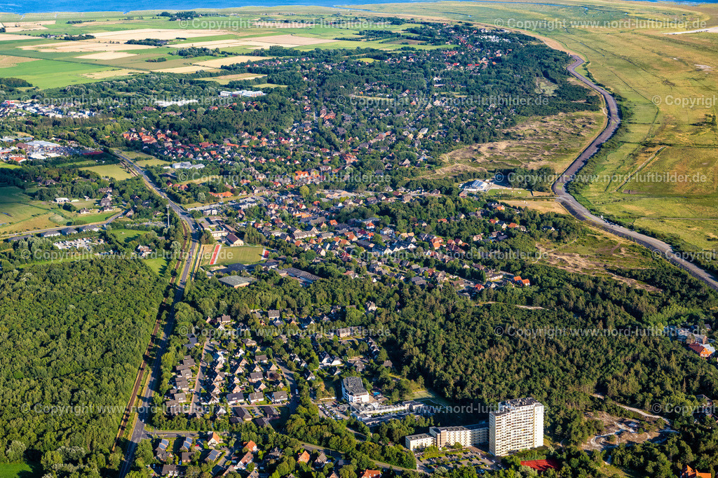 St. Peter-Ording_ELS_5519060822 | SANKT PETER-ORDING 06.08.2022 Ortsansicht an der Meeres-Küste der Nordsee in Sankt Peter-Ording im Bundesland Schleswig-Holstein. // Townscape on the seacoast of North Sea in Sankt Peter-Ording in the state Schleswig-Holstein. Foto: Martin Elsen
