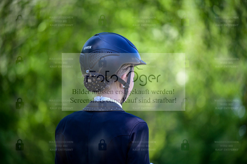 Reitturnier Lienen | Entdecke hochwertige Reitturnierfotos von Foto Oger. Professionell, emotional und authentisch – jetzt Lieblingsmomente im Shop bestellen. - Realisiert mit Pictrs.com