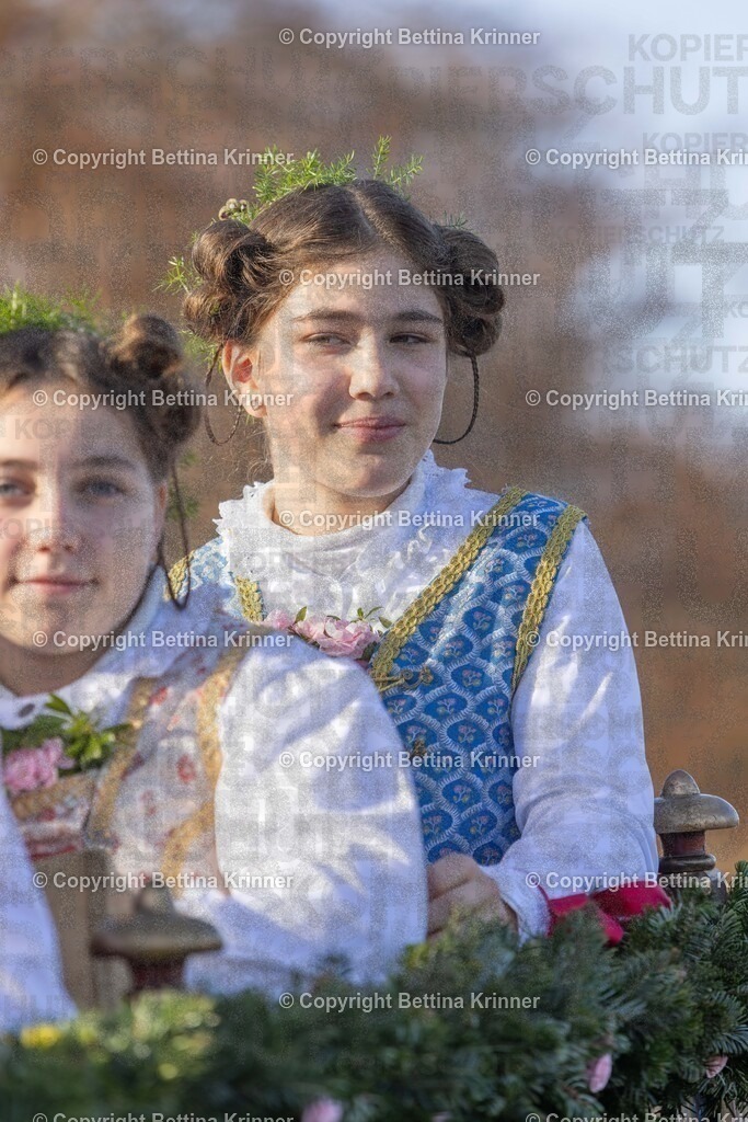 LBT24-1012 | Professionelle Fotografin mit Fachgeschäft in Lenggries & im Landkreis Bad Tölz Wolfratshausen. Hochzeitsreportage, Familienfotos, Newborn-, Babybauch-, Pass- & Businessfotos.Alles Rund ums Foto
