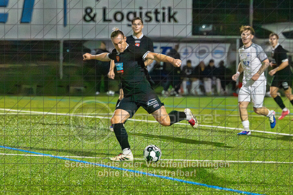 20261008_200348_0222-Bearbeitet_(c)_by_PhotoPeet | #,TSV Eschenbach (weiß) vs. SV Ebersbach (schwarz), Fußball, Bezirkspokal der Herren, Saison 2026/2027, Kunstrasenplatz, Schlater Straße, 73107 Eschenbach, 08.10.2026 - 19:30 Uhr,Foto: PhotoPeet / Sport- &amp; Eventfotografie / Peter Harich