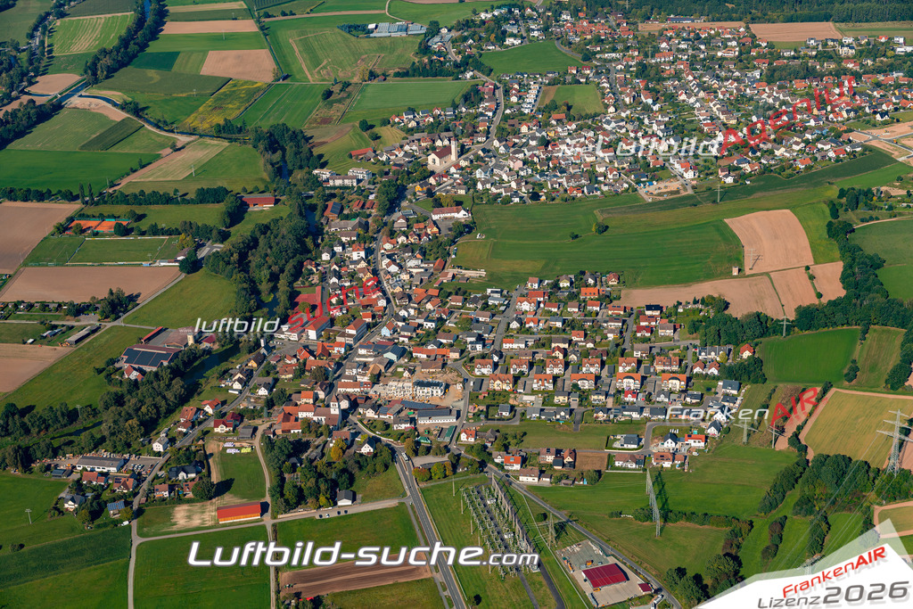 Aktuelles Luftbild von  Schirmitz Kauf mit Lizenz / Bildrechten möglich- Die Luftaufnahme wurde 2021 mittels UL-Flugzeug erstellt ( keine Drohne ) - hochauflösende Kamera-Systeme von  Canon -Beste Qualität - Für grossformatige Ausdrucke geeignet. Die Geschenkidee !