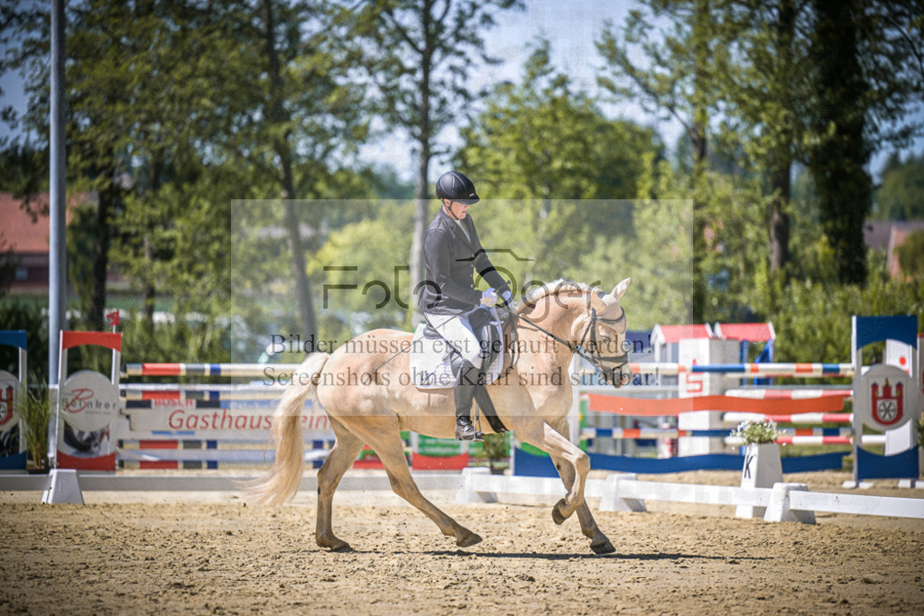 DOS_9043 | Entdecke hochwertige Reitturnierfotos von Foto Oger. Professionell, emotional und authentisch – jetzt Lieblingsmomente im Shop bestellen.Deutschlandweite Turnierfotografie. - Realisiert mit Pictrs.com