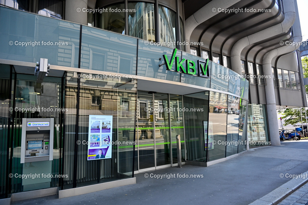 VKB Steyr und Linz_ 09.07.2023-10 | 09.07.2023, Steyr, Linz, AUT, VKB Bank, im Bild VKB Bank Linz, Rudigierstrasse, Eingang, Haus, Gebaeude, Logo