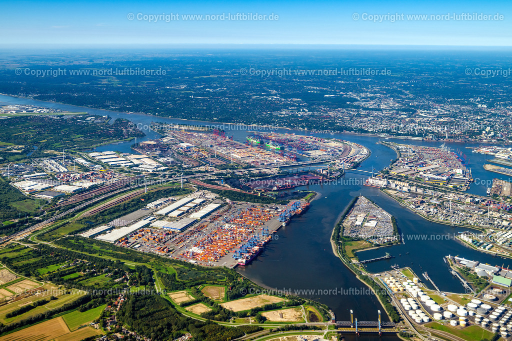 Hamburg_Altenwerder_Hafen_Hoch_ELS_4443040923 | HAMBURG 21.08.2023 Containerterminal HHLA Container Terminal Altenwerder (CTA) am Ufer der Elbe im Stadtteil Altenwerder in Hamburg. // Container Terminal HHLA Container Terminal Altenwerder (CTA) on the Elbe riverbank in the Altenwerder part of Hamburg in Germany. Foto: Martin Elsen