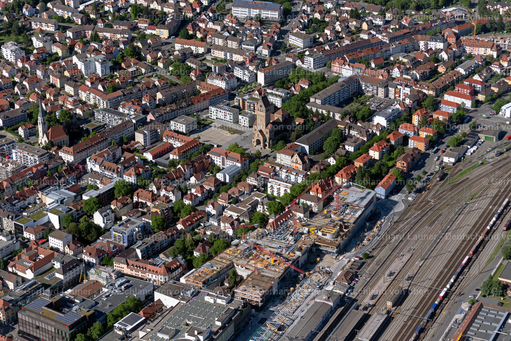 4032428 | SINGEN (HOHENTWIEL) 12.06.2020 Baustelle zum Neubau des Gebäudekomplexes des Einkaufszentrum CANO Singen in Singen (Hohentwiel) im Bundesland Baden-Württemberg, Deutschland. Weiterführende Informationen bei: ECE Marketplaces GmbH &amp; Co. KG. // New construction of the building complex of the shopping center CANO Singen in Singen (Hohentwiel) in the state Baden-Wuerttemberg, Germany. Further information at: ECE Marketplaces GmbH &amp; Co. KG. Foto: Gerhard Launer