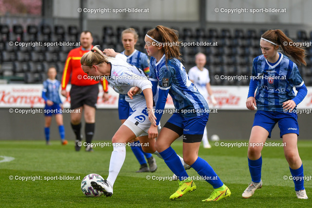 AUT, OOELIGA, LASK Frauen vs SPG Kleinmuenchen-Blau Weiss Linz 1b | 10.04.2022, Raiffeisen Arena Pasching, AUT, OOELIGA, LASK Frauen vs SPG Kleinmuenchen-Blau Weiss Linz 1b, im Bild Nadine Wiener (Lask) vs Leonie Jaeger (SPG KLM-BWL 1b), Anita Niterl (SPG KLM-BWL 1b)



// OOELIGA, LASK Frauen vs SPG Kleinmuenchen-Blau Weiss Linz 1b in Pasching, Austria on 2022/04/10
