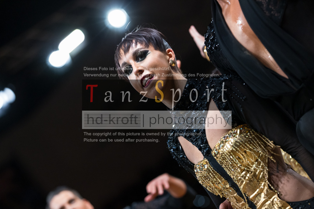 20241109_DM-Formationen_5950 | Tanzsportbilder, Standardtanz, Lateintanz, WDSF, DTV, LTVB, dancecomp, goc, hessen tanzt, blaues band der spree, walzer, tango, wiener walzer, slowfox, quickstepp, samba, rumba, cha-cha-cha, paso doble. jive, hd-kroft photography, turniertanzsport