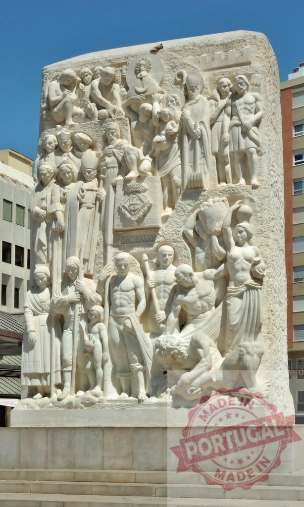 Monument relief depicting historical scenes and figures in stone | Monument relief showing historical figures and allegorical scenes carved in stone - Realized with Pictrs.com