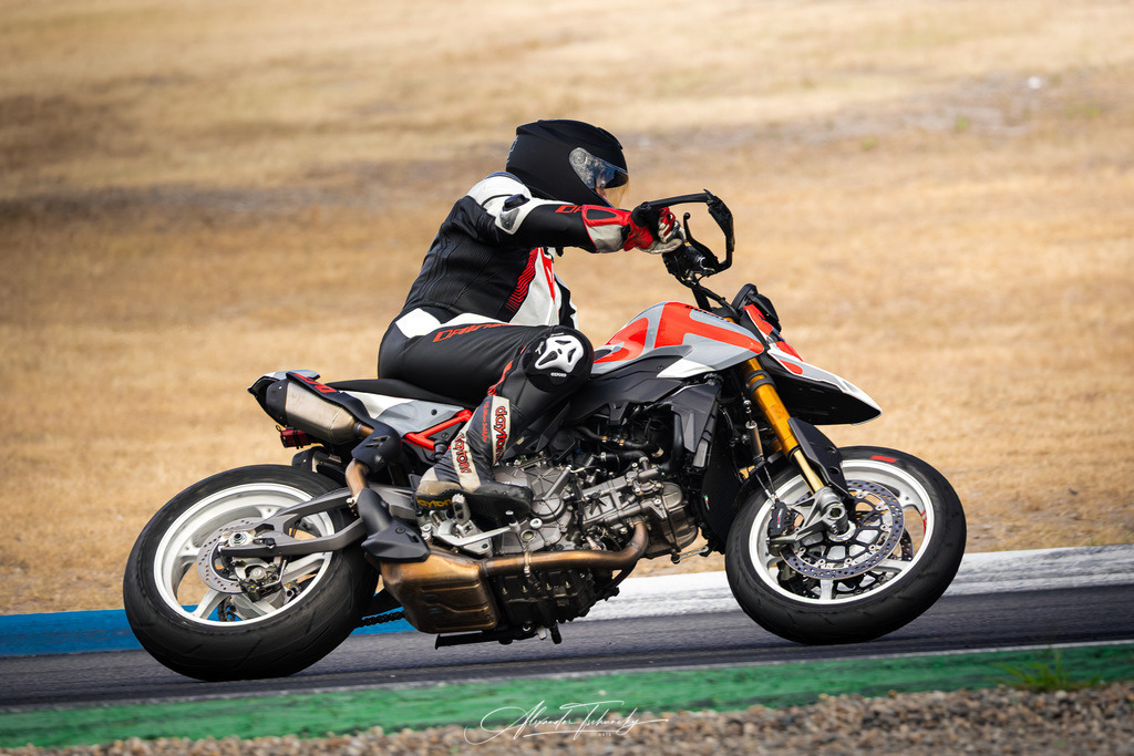 Ducati Trackday Hockenheimring 2026 | Entdecken Sie die faszinierende Welt von Alexander Tschuncky Arts: Kreative Fotografie, atemberaubende Automobilkunst und hochwertiger Bilderdruck. Lassen Sie sich inspirieren! - Realisiert mit Pictrs.com
