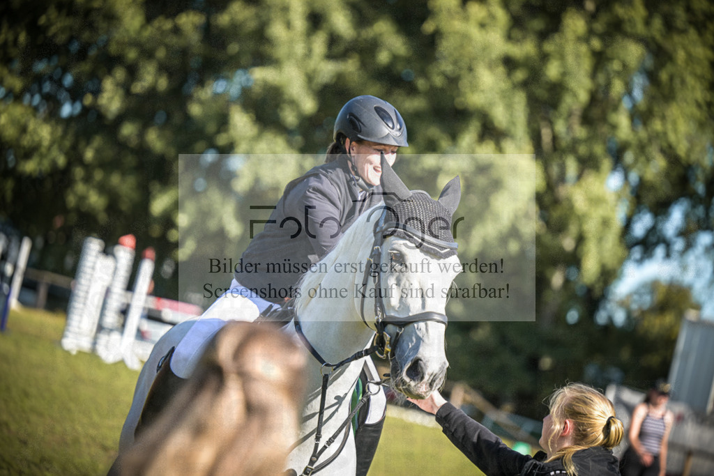 DOS_0060 | Entdecke hochwertige Reitturnierfotos von Foto Oger. Professionell, emotional und authentisch – jetzt Lieblingsmomente im Shop bestellen.Deutschlandweite Turnierfotografie. - Realisiert mit Pictrs.com