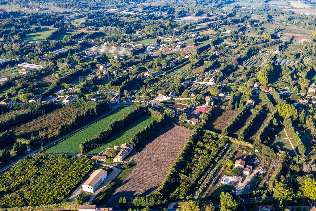 Vue aérienne: Vue de la ville à le quartier Partie Nord Est in Saint-Rémy-de-Provence dans le département Bouches du Rhône, France.Photo: IMG_129606.jpg prise le 23/09/2021 par Werner Riehm/FLY-FOTO.euRésolution de l'original: 5472 x 3648 px