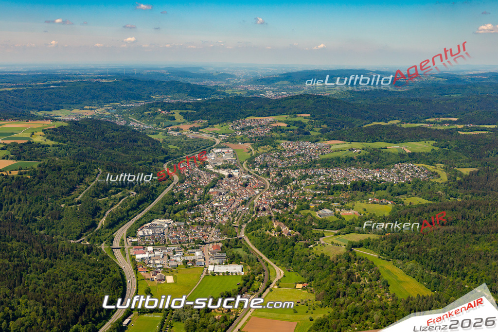 Das Luftbild zeigt :  Lorch - Die Luftaufnahme wurde 2024 vom UL-Flugzeug aus erstellt ( keine Drohne ) - Hochauflösende Luftaufnahme - Für grossformatige Ausdrucke geeignet. Die Geschenkidee !Mit Lizenz und Bildrechte bestellbar