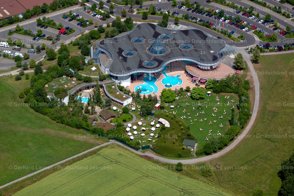 3805890 | BAD KISSINGEN  2018Therme und Schwimmbecken am Freibad der Freizeiteinrichtung KissSalis Therme im Ortsteil Garitz in Bad Kissingen im Bundesland Bayern, Deutschland. Weiterführende Informationen bei: Behringer Beratende Ingenieure GmbH,  Kannewischer Ingenieurgesellschaft mbH,  Kersken + Kirchner GmbH Beratende Ingenieure VBI,  KissSalis Betriebsgesellschaft mbH,  SCHARF&amp;RÜTH Architekten,  Stadtwerke Bad Kissingen GmbH. // Spa and swimming pools at the swimming pool of the leisure facility KissSalis Therme in the district Garitz in Bad Kissingen in the state Bavaria, Germany. Further information at: Behringer Beratende Ingenieure GmbH,  Kannewischer Ingenieurgesellschaft mbH,  Kersken + Kirchner GmbH Beratende Ingenieure VBI,  KissSalis Betriebsgesellschaft mbH,  SCHARF&amp;RUeTH Architekten,  Stadtwerke Bad Kissingen GmbH. Foto: Gerhard Launer