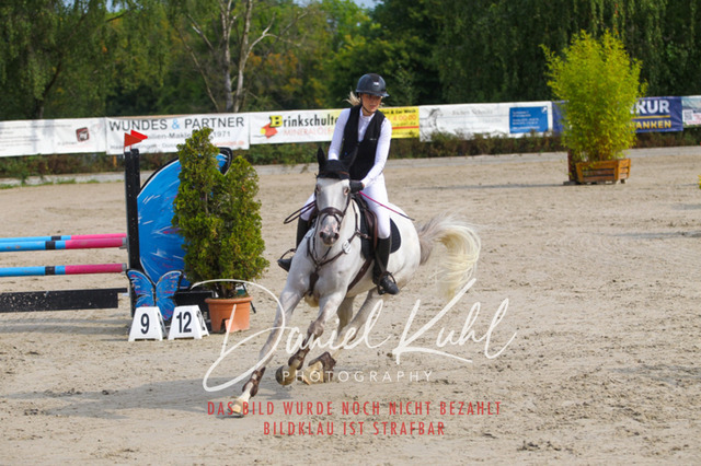 Gut Blee25_Amateuer Stilsprpfg Kl A_0057 | Turniersportfotografie; Pferdefotografie; Dressurfotografie