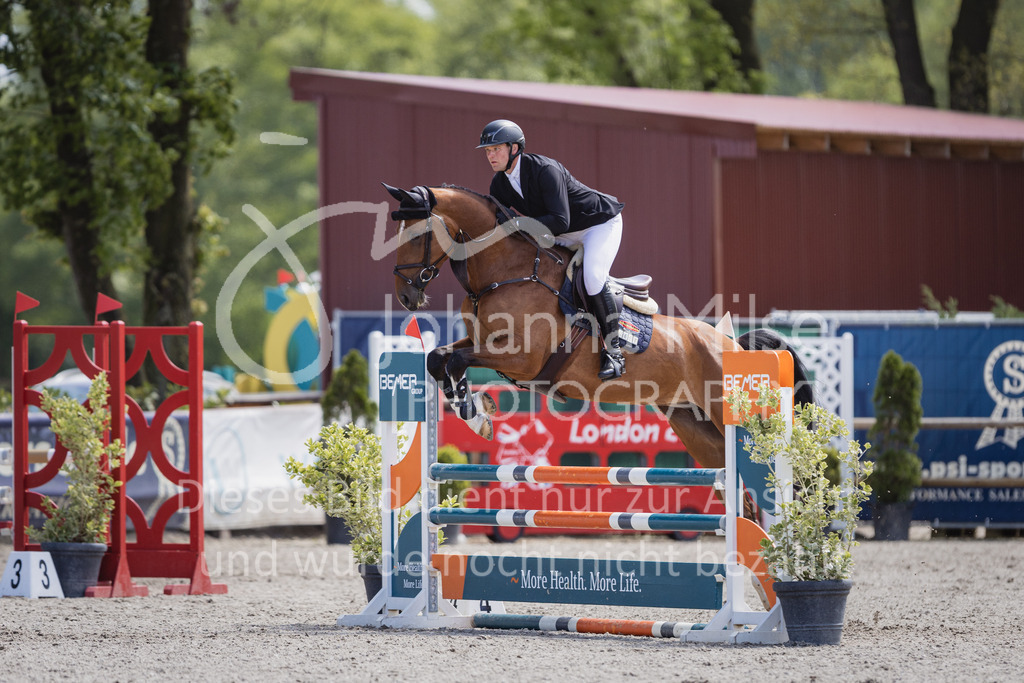 230516_Mühlen_03SprPf-A-454 | Deine schönsten Turniermomente als professionelle Fotos! Entdecke hochwertige Pferdesport-Fotografie im Online-Shop. Jetzt Fotos finden & bestellen!