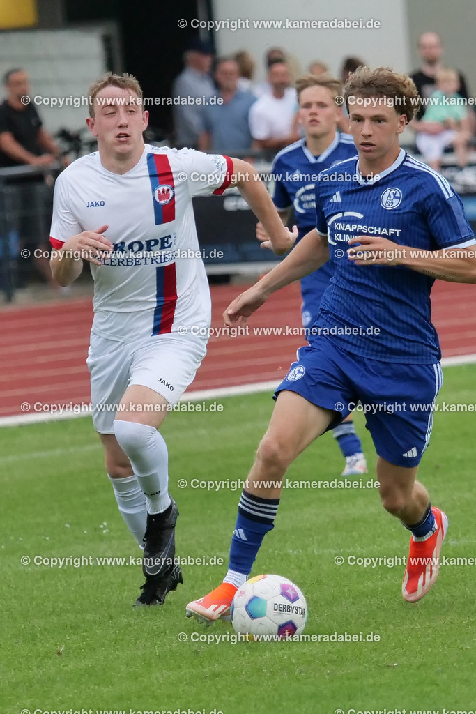 Fußball : Testspiel : SuS 09 Dinslaken - Schalke 04 U 19 am 25.07.2024 | Foto : Jochen Emde / www.kameradabei.de - Realisiert mit Pictrs.com