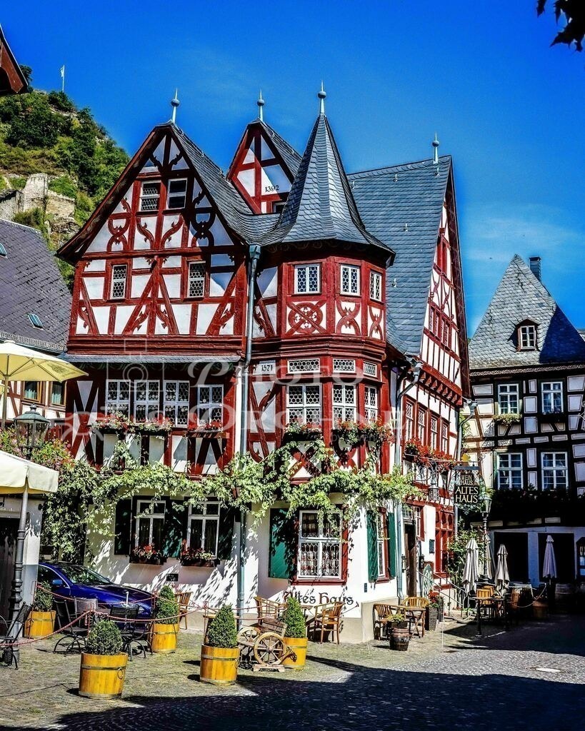 Bacharach-9508 | Das Alte Haus ist eines der bekanntesten mittelalterlichen Fachwerkhäuser am Rhein. - Realisiert mit Pictrs.com
