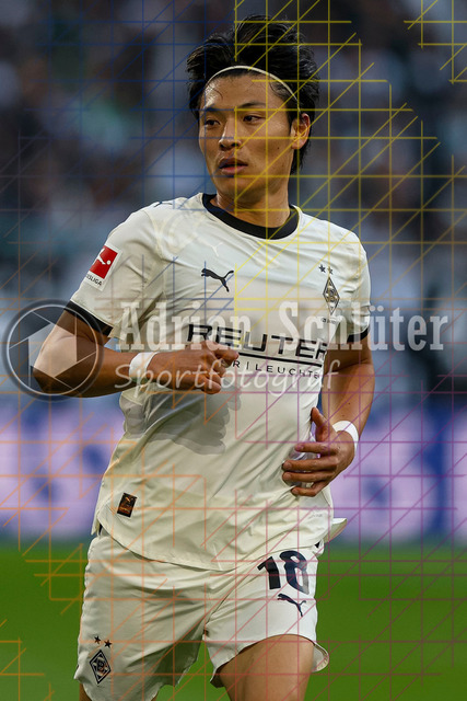 Borussia Mönchengladbach vs Eintracht Frankfurt - Bundesliga  | Mönchengladbach, Deutschland, 27.09.25:   Shuto Machino (Borussia Mönchengladbach) schaut waehrend des Spiels der Bundesliga zwischen Borussia Mönchengladbach vs Eintracht Frankfurt im Stadion im Borussia Park(Foto von Brauer-Fotoagentur / Adrian Schlueter)