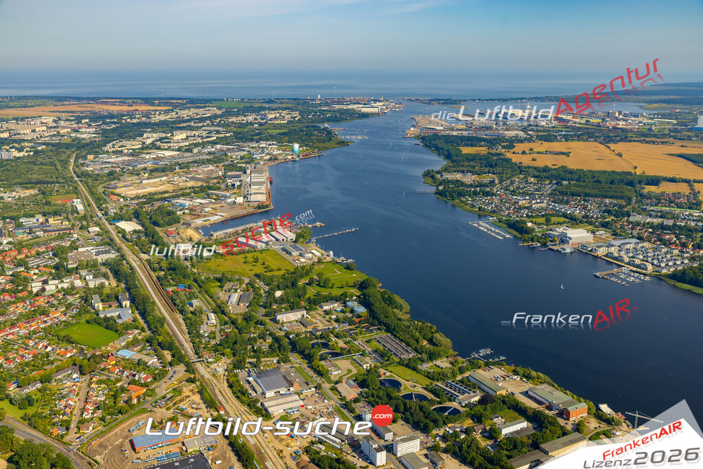 Schrägluftbild    Rostock - Das Luftbild wurde 2025 vom UL-Flugzeug heraus erstellt (ohne Drohne- keine Drohnenaufnahme ) - Hochauflösende Luftaufnahme -Nicht vergleichbar mit Google Maps oder Satelittenbilder- Die Geschenkidee !Mit Lizenz und Bildrechte bestellbar