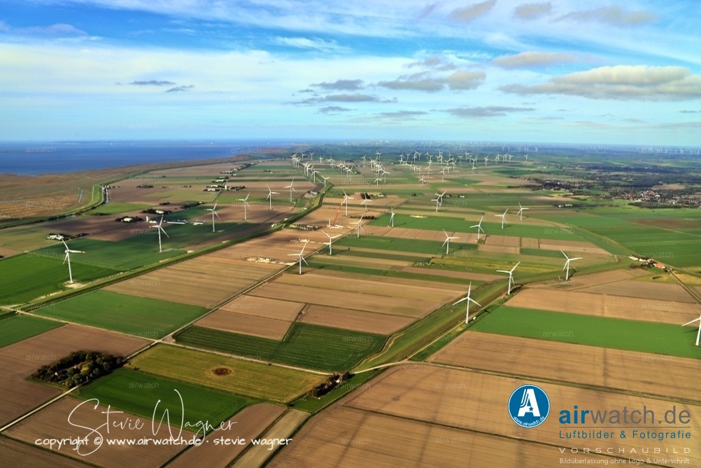 Luftbilder-Nordfriesland--Husum-Reussenköge-Kuestenlinie-Landgewinnung-airwatch-wagner-IMG_1894 | Die Anlagen ersetzen ältere Turbinen der 2-Megawatt-Klasse und haben eine Kapazität von 3,6 Megawatt sowie eine Nabenhöhe von 91 Metern.