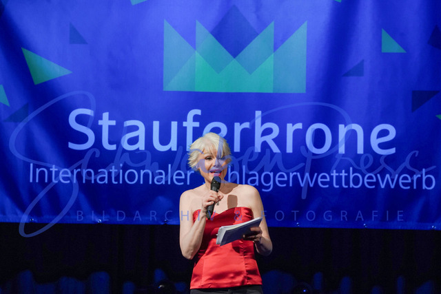 060424Ho1227 | Tatjana Gessler -Stauferkrone 2024
Der internationale Schlagerwettbewerb Stauferkrone wird 2024 bereits zum fuenften Mal von Maitis Media ausgerichetet. 
Deutschland, Donzodrf, Stadthalle, 06.04.2024



