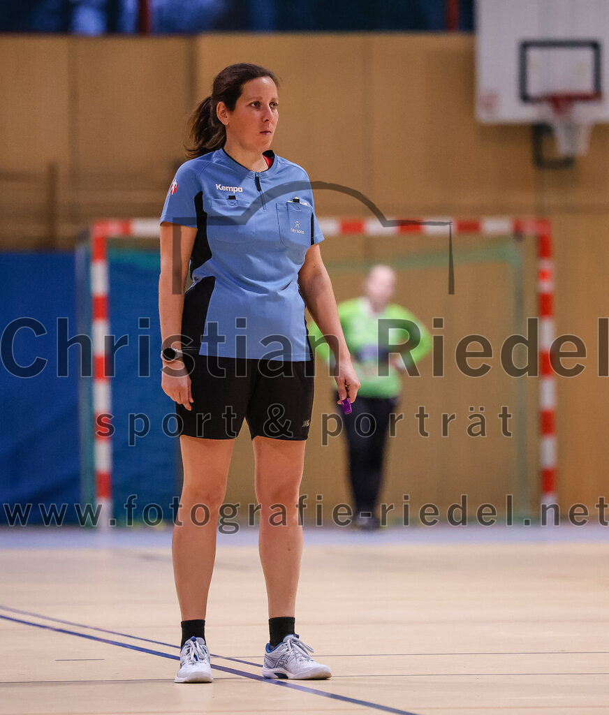 2025-01-11_047_SpVgg_Altenerding_gegen_HF_Scheyern | Erding, Deutschland, 11.01.2025:Handball, Bezirksoberliga Frauen Altbayern 2024 / 2024, 10. Spieltag, SpVgg Altenerding gegen HF Scheyern, Endergebnis: 20:23Schiedsrichterin Stephanie Geil-WoppererFoto: Christian Riedel / fotografie-riedel.net