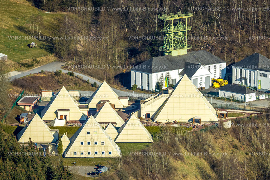 Lennestadt250309247GalileoPark | Luftbild, Galileo Park, Sauerland-Pyramiden, Bergbaumuseum Siciliaschacht mit Förderturm, Meggen, Lennestadt, Sauerland, Nordrhein-Westfalen, Deutschland