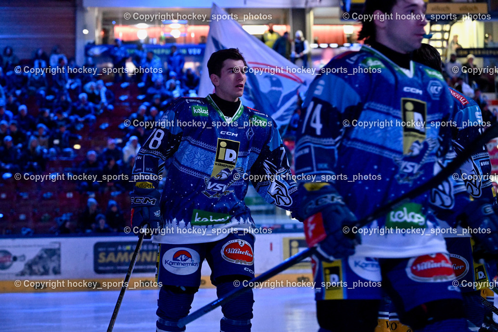 EC IDM Wärmepumpen VSV vs. Pioneers Vorarlberg | #78 MAXA Felix EC VSV, EC VSV Mannschaft, Einlauf, Weihnachten Trikot, EC IDM Wärmepumpen VSV vs. Pioneers Vorarlberg, EC IDM Wärmepumpen VSV vs. Pioneers Vorarlberg am 14.12.2024 in Villach (Stadthalle Villach), Austria, (Photo by Bernd Stefan)