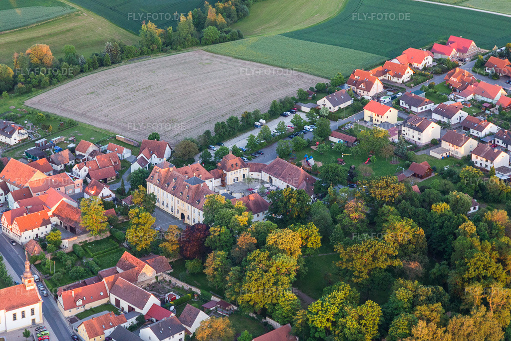Luftbild: Schloss Oberschwappach im Ortsteil Oberschwappach in Knetzgau im Bundesland Bayern in Deutschland. Foto: IMG_100480.jpg vom 27.05.2017 durch Werner Riehm/FLY-FOTO.de