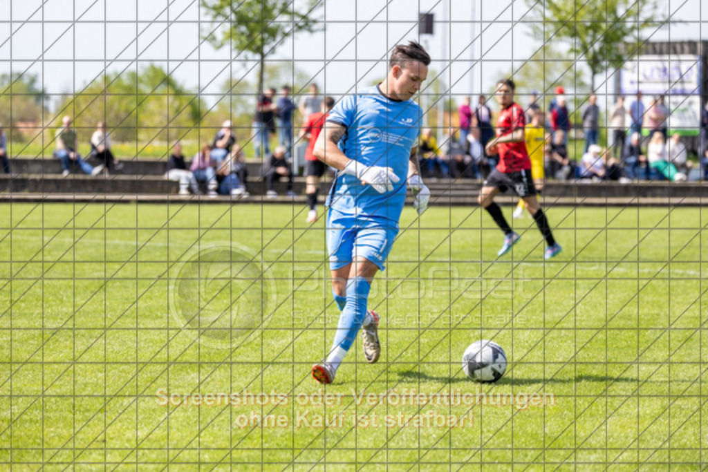 20250427_150836_0154 | #,TSV Bad Boll (rot) vs. SV Waldhausen (gelb), Fussball, Landesliga 2 - wfv, 24. Spieltag, Saison 2024/2025, Rasenplatz, Erlengarten 37, 73087 Bad Boll, 27.04.2025 - 15:00 Uhr,Foto: PhotoPeet-Sportfotografie/Peter Harich