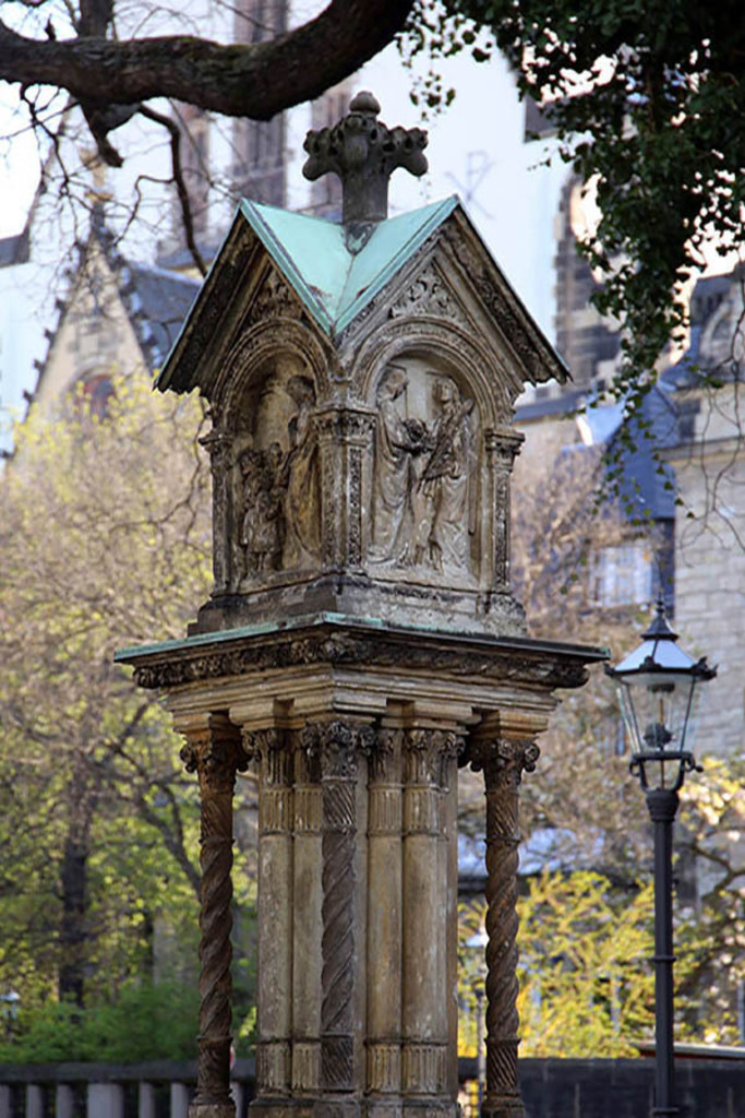 Foto: Leipzig - Altes Bach-Denkmal | Das Team hinter BILDLEXIKON LEIPZIG bündelt historische wie aktuelle Informationen über die Stadt Leipzig in Text und Bild auf einer Plattform und stellt diese der interessierten Öffentlichkeit zur Verfügung.
