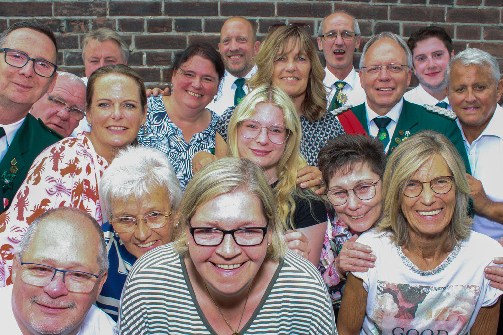 top-top.de-250601-216 | Foto, Video, Fotografie, Videografie, Fotobox, DJ, Discjockey, Musik, Musikbox, Veranstaltung, Photobooth, Amazon, Ebay, Buchtipp, Bestseller, Autor, Verlag, Buch, Wesel, Hamminkeln, NRW, Dinslaken, Rees, Drohne, Hochzeit, Party, Fotobox, Wesel, Fotograf