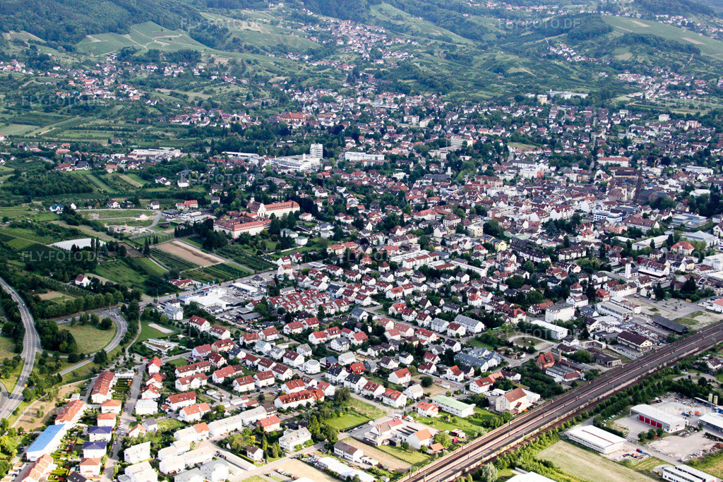 Luftbild: Ortsansicht aus Nordwesten in Bühl im Bundesland Baden-Württemberg in Deutschland. Foto: IMG_18828.jpg vom 03.06.2009 durch Werner Riehm/FLY-FOTO.de