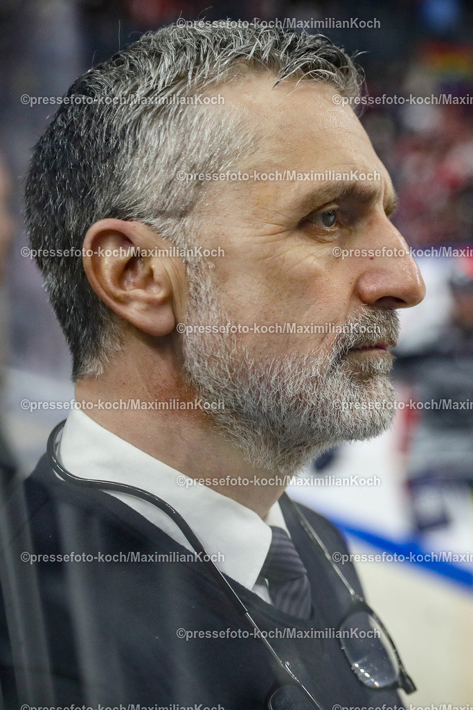KoeDEL14032401004 | 14.03.2024, Köln, Eishockey, Penny DEL, Pre-Playoffs Spieltag 3, Lanxess-Arena, Kölner Haie - ERC Ingolstadt: Headcoach Trainer Mark French (ERC Ingolstadt)
