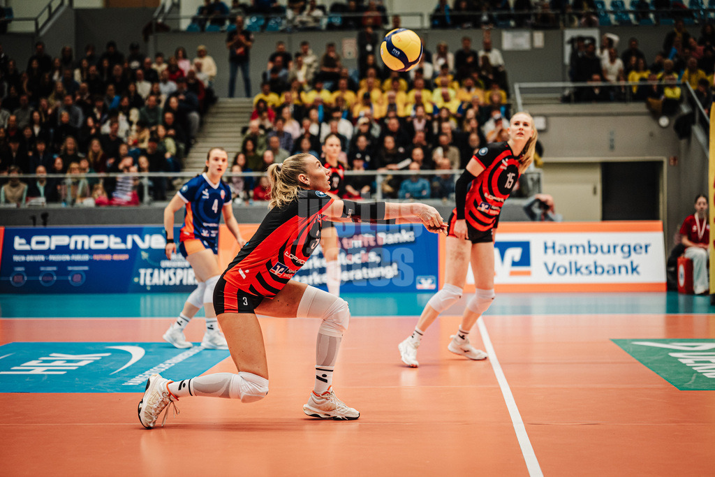 Volleyball | Frauen | Saison 2025/2026 | Volleyball Bundesliga | ETV Hamburger Volksbank Volleys vs. SSC Palmberg Schwerin | 17.01.2026 | Annahme von Lina Köster (#3, ETV Hamburger Volksbank Volleys)
