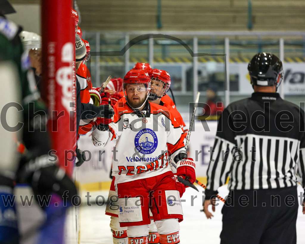 2022-12-02_079_TSV_Erding_gegen_EV_Pegnitz | Erding, Deutschland, 02.12.2022:
Eishockey, Bayernliga 2022 / 2023, 17. Spieltag, TSV Erding gegen EV Pegnitz, Endergebnis: 9:3

Oleg Seibel (EV Pegnitz, #8)

Foto: Christian Riedel / fotografie-riedel.net