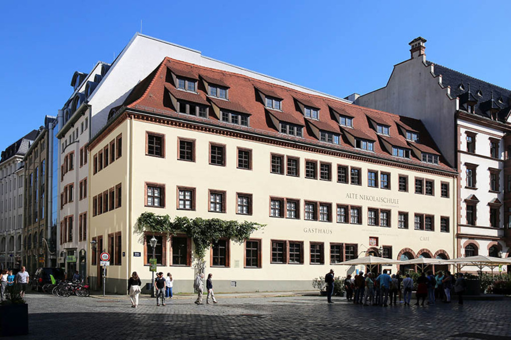 Bildlexikon Leipzig - Alte Nikolaischule | Das Team hinter BILDLEXIKON LEIPZIG bündelt historische wie aktuelle Informationen über die Stadt Leipzig in Text und Bild auf einer Plattform und stellt diese der interessierten Öffentlichkeit zur Verfügung.